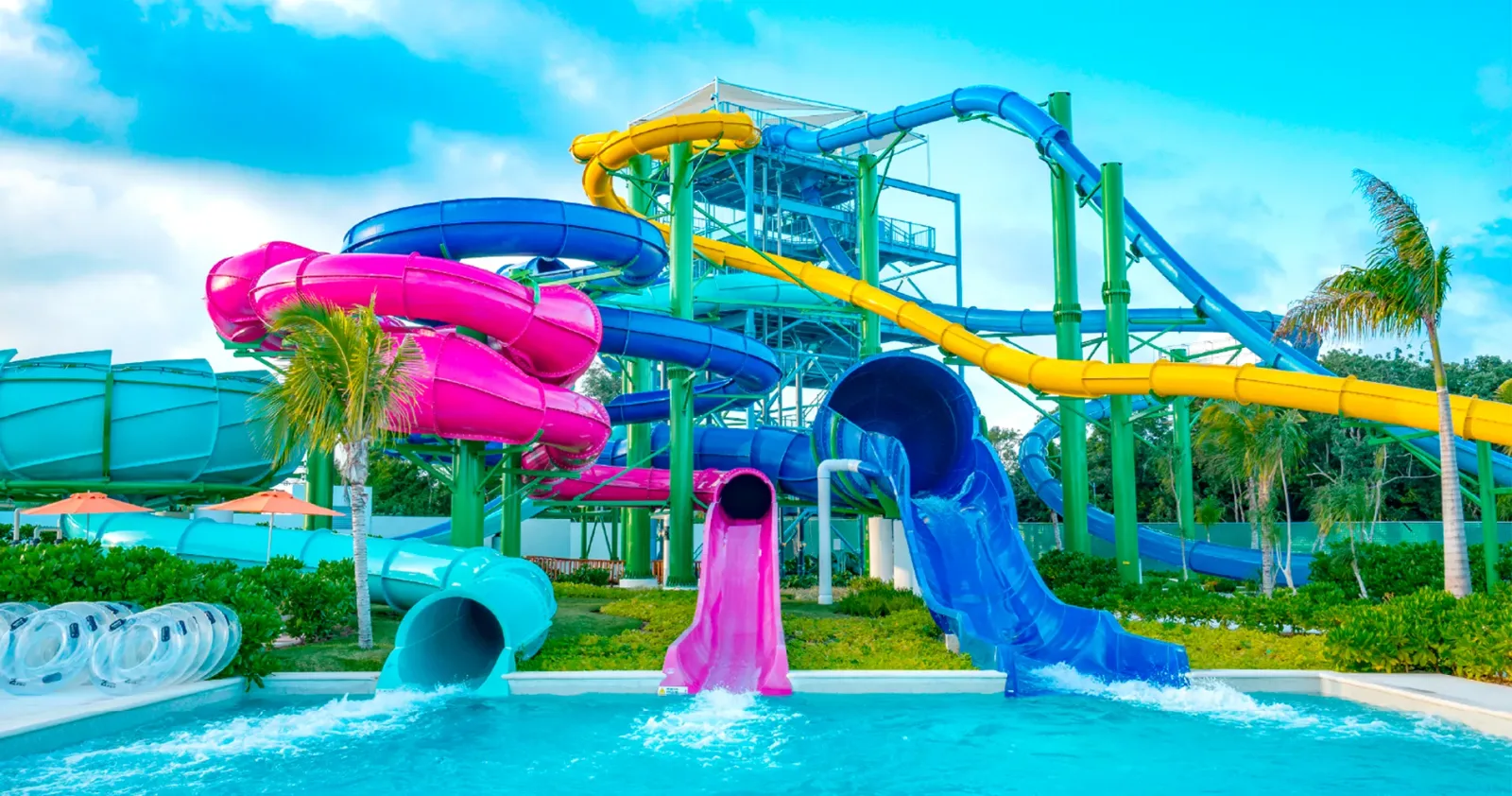 Toboganes del parque acuático Aqua Nick